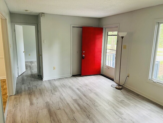 Building Photo - 2600 Rockwood