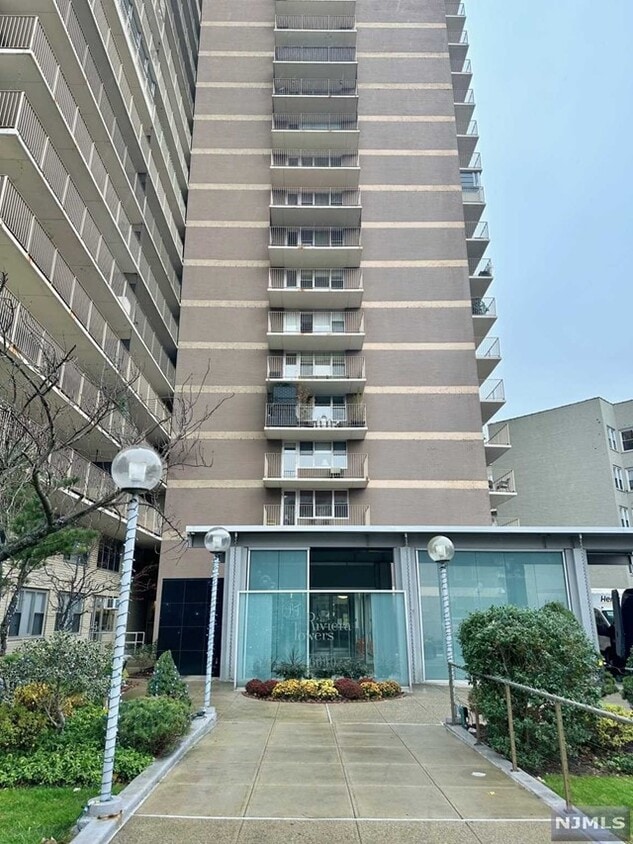 6040 JFK Blvd E Unit 33D, West New York, NJ 07093 Room for Rent in