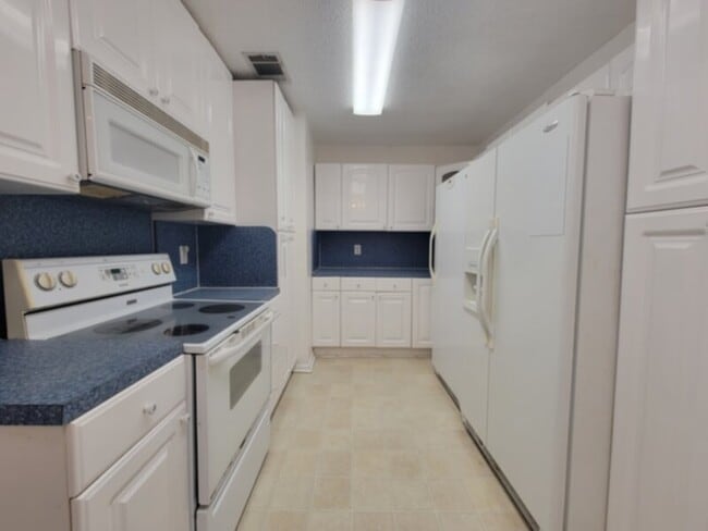 Building Photo - MUST SEE!!!!