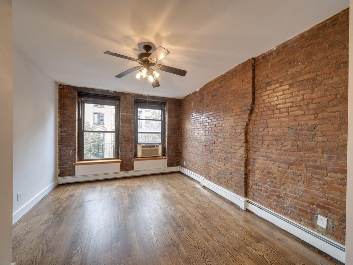 Primary Photo - 970 Greene Ave