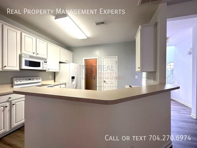 Building Photo - Gorgeous 2BR/@2.5/BA Townhouse Mill Creek!