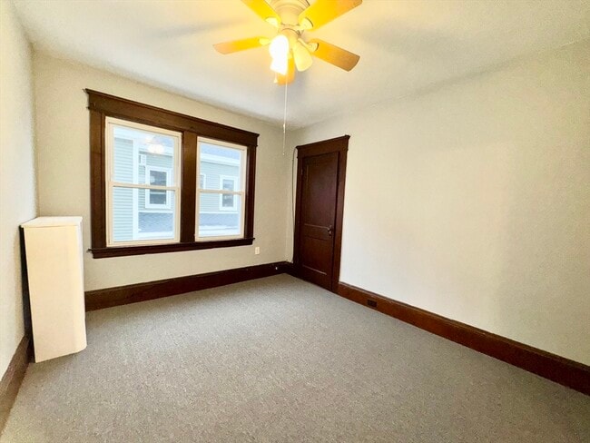 Foto del edificio - 328 Stevens St