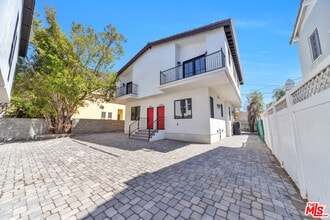Building Photo - 1024 1/2 Masselin Ave