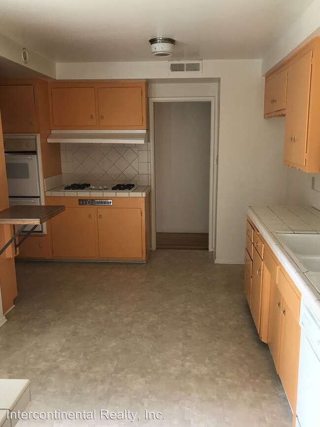 Building Photo - 270 Fairfax Ave