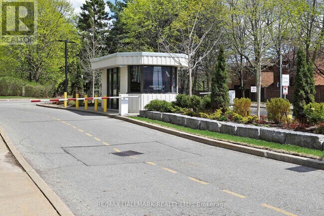 Photo du bâtiment - 7601-7601 Bathurst St