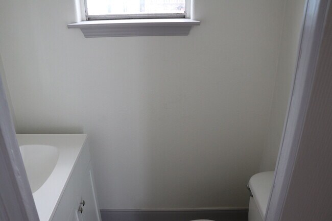 1/2 baño - 2772 El Paso Ave