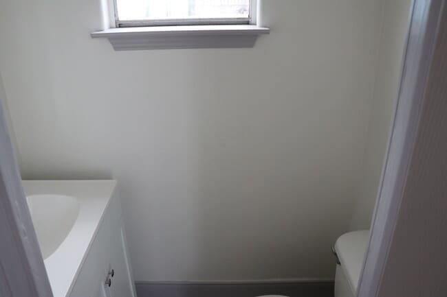 1/2 Bath - 2772 El Paso Ave