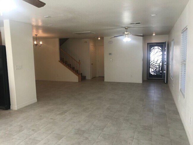 Foto del edificio - 5 Bedroom House! Great Room living space d...
