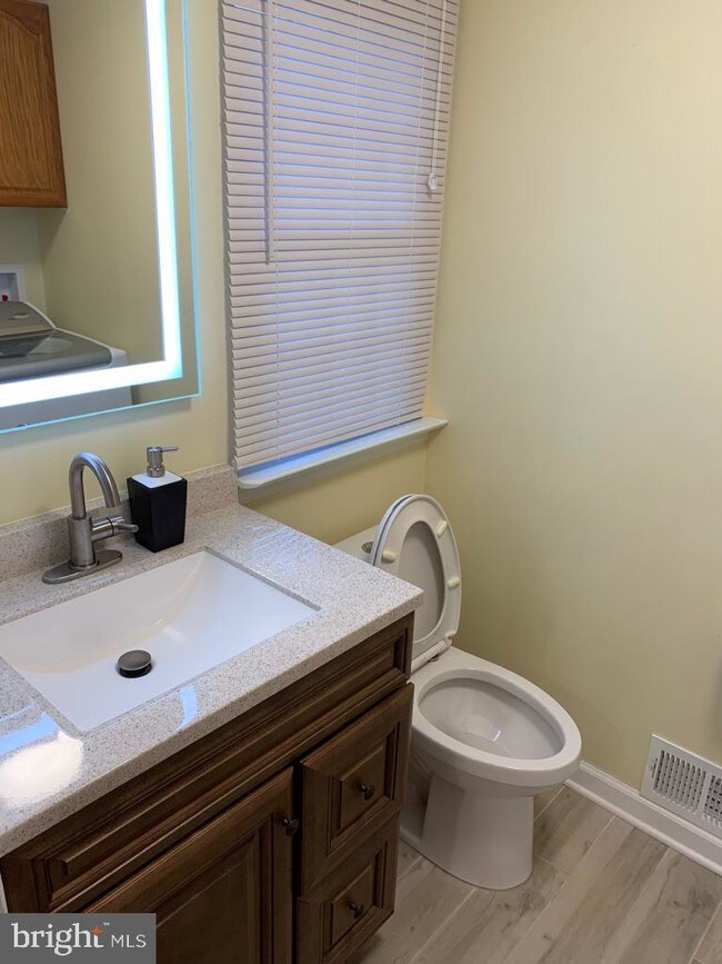 Foto del edificio - 405 Rutledge Ct