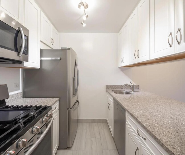 Foto del edificio - 200 Rector Pl