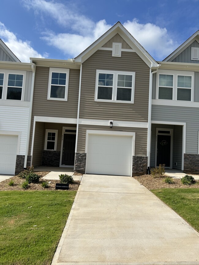 Building Photo - 519 Fran Dr