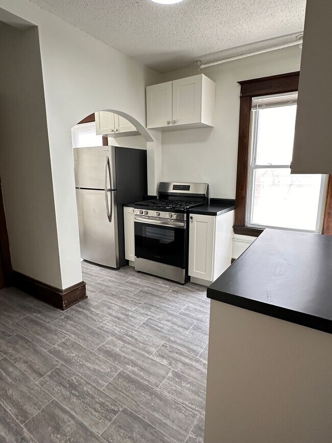 Building Photo - 1024-1026 15th Ave SE