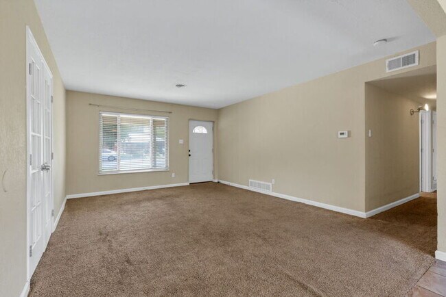 Foto del edificio - 936 N Revere St