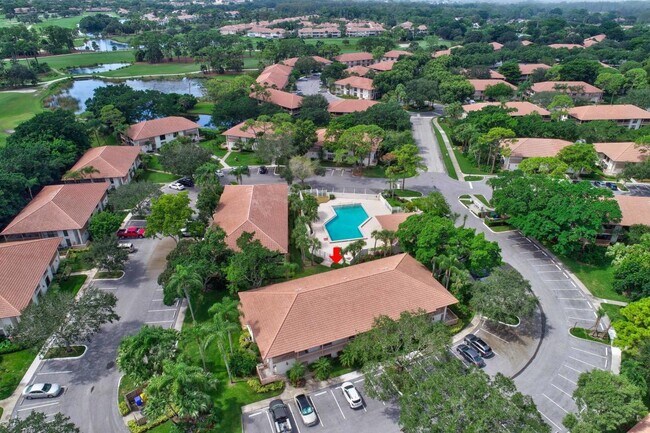 Foto del edificio - 421 Brackenwood Ln S