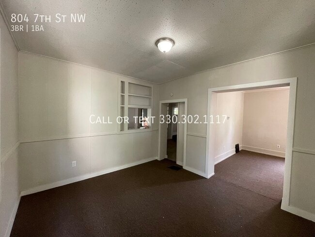 Building Photo - Three bedroom one bathroom home for rent