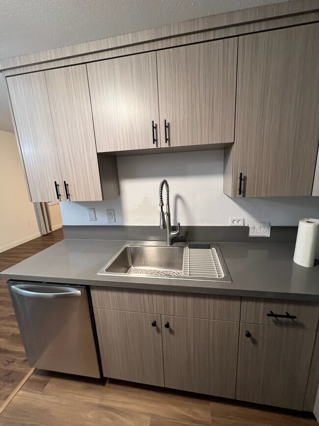 Foto del edificio - 14655 Vanowen St