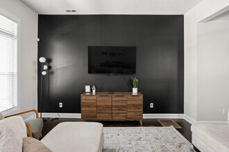 Building Photo - 341 Parkway Ave