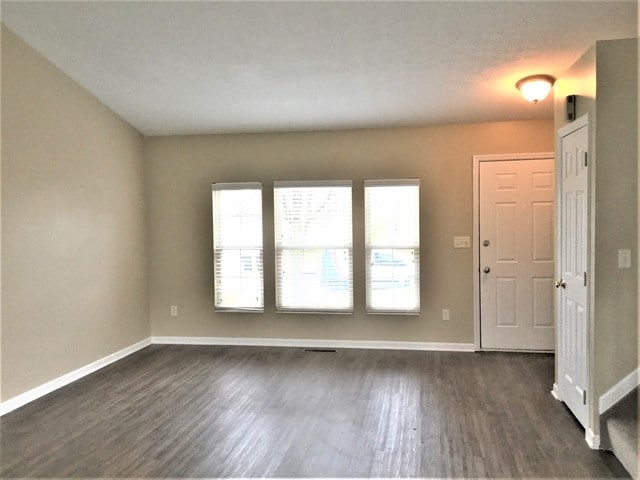 Building Photo - 161 Lakeview Dr