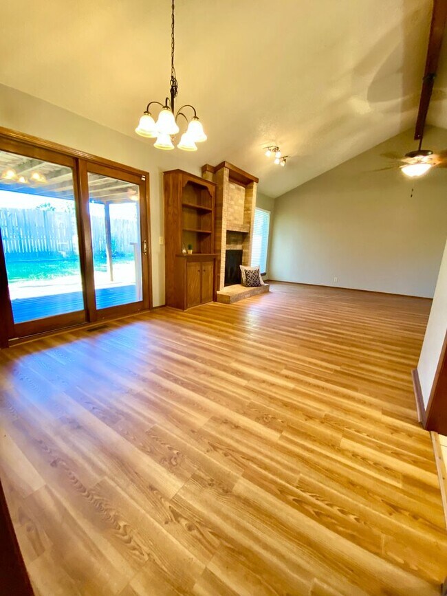 Building Photo - Beautiful Home in NW OKC -Available Now!