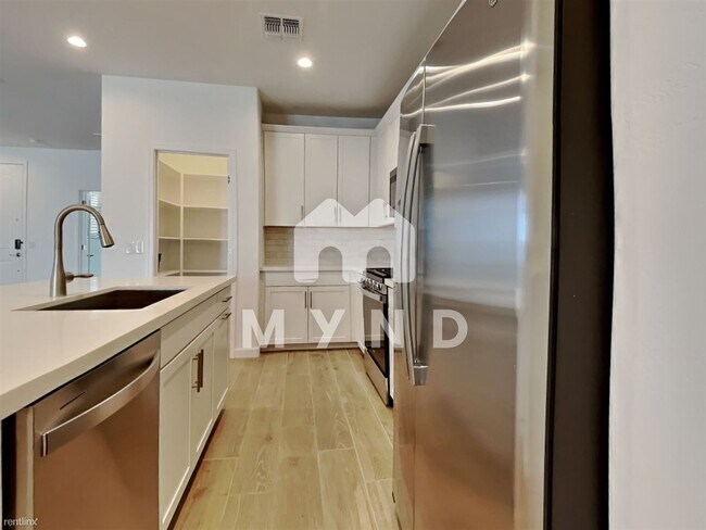 Building Photo - 3 br, 2 bath House - 10774 W Garfield St