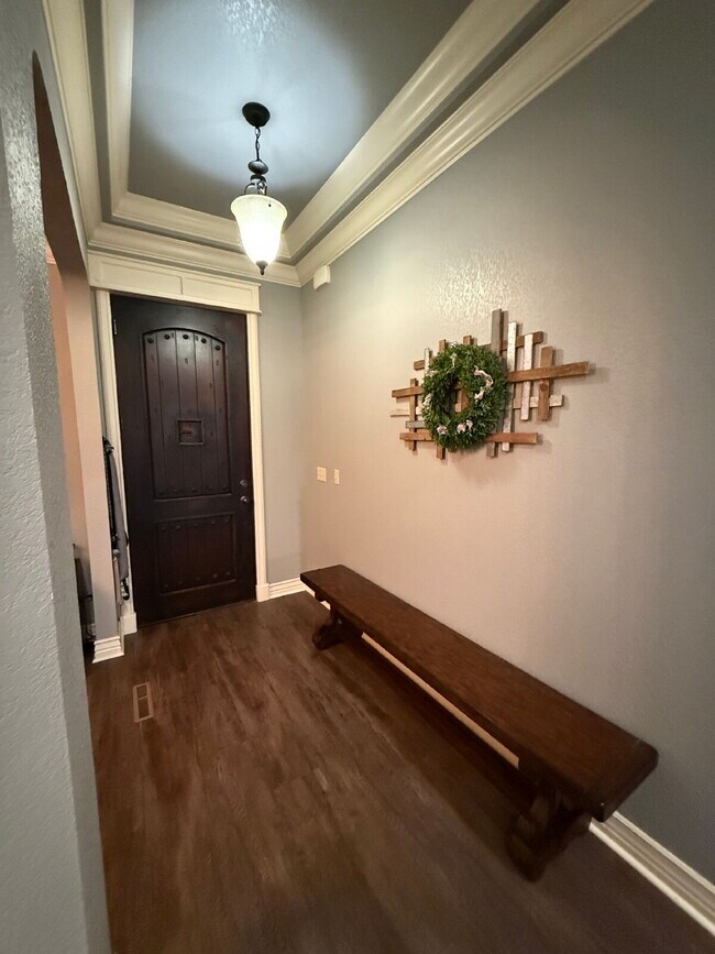 Foto del edificio - Pre-leasing for September - 5BR with all of the extras!