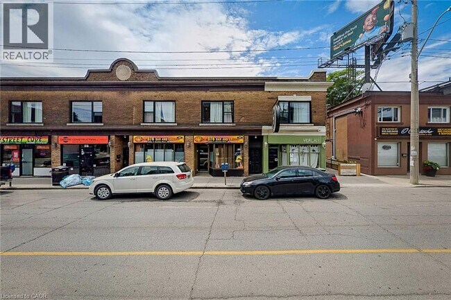 Building Photo - 304 Barton St E