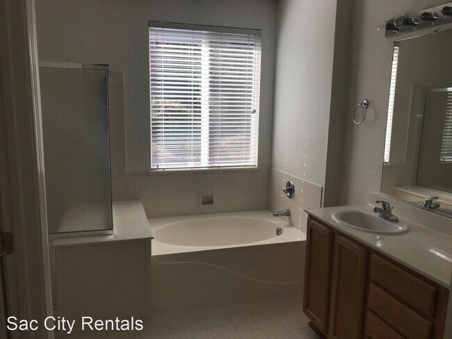 Foto del edificio - 4 br, 2 bath House - 8937 Elk Grove Blvd