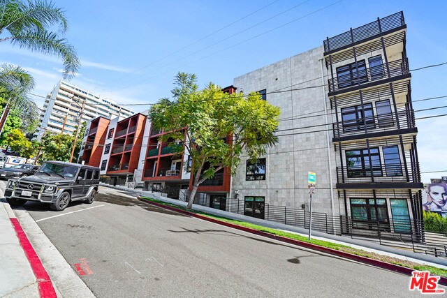 Foto del edificio - 8788 Shoreham Dr
