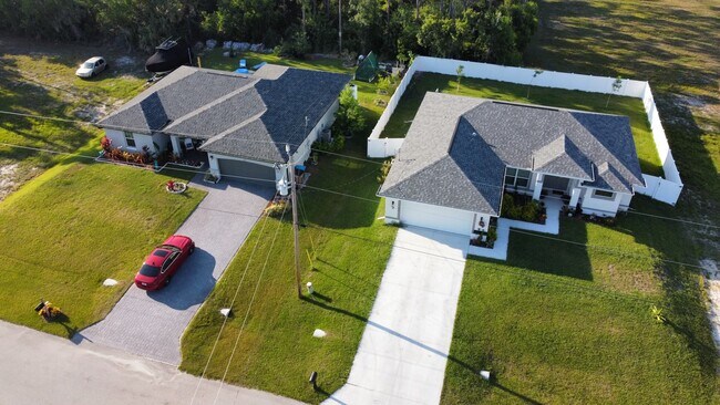 Foto del edificio - 3913 NW 42nd Ln