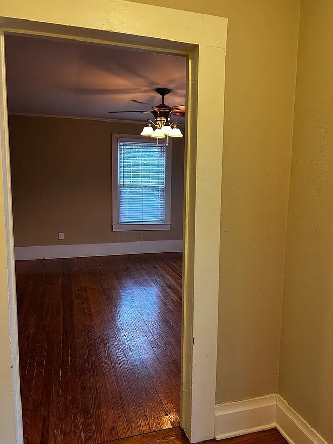 Building Photo - 2 bedroom 2 bathroom