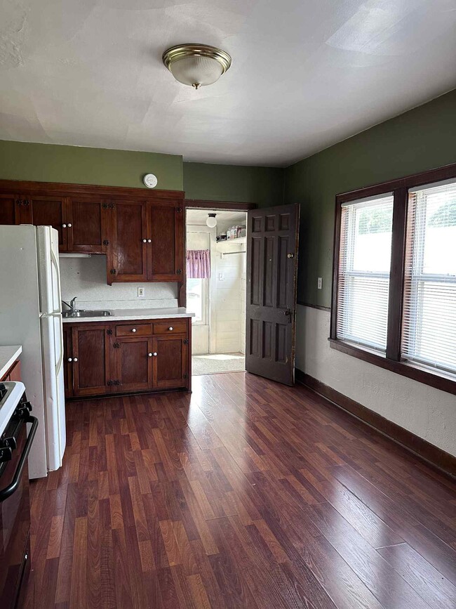 Kitchen Dining Area - 322 S 9th St