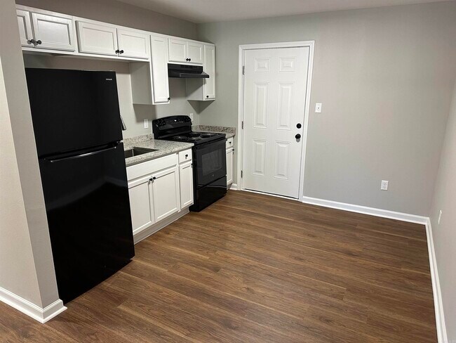 Building Photo - 6 Hiland Pl