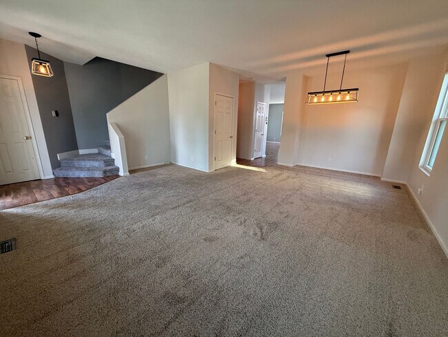 Foto del edificio - New to Elkhorn Rental Market!