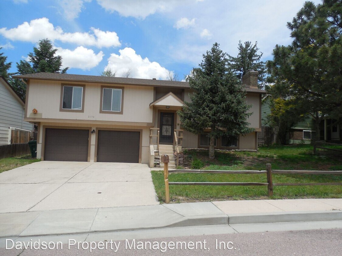 Primary Photo - 4 br, 2.5 bath House - 3170 Montebello Dr W