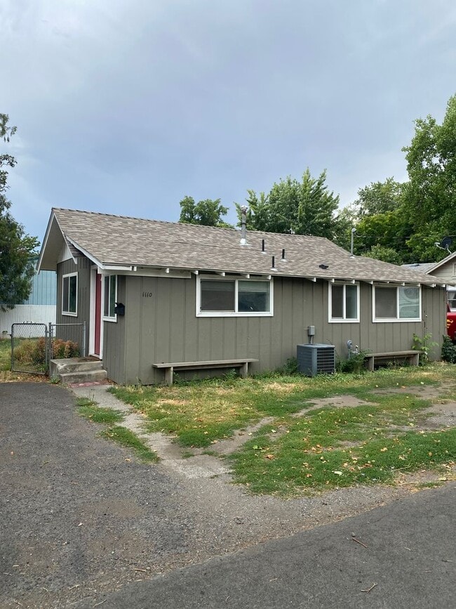 Building Photo - Very cute 1.5 bedroom House for Rent on No...