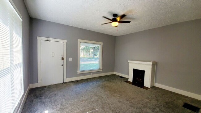 Building Photo - 926 A St