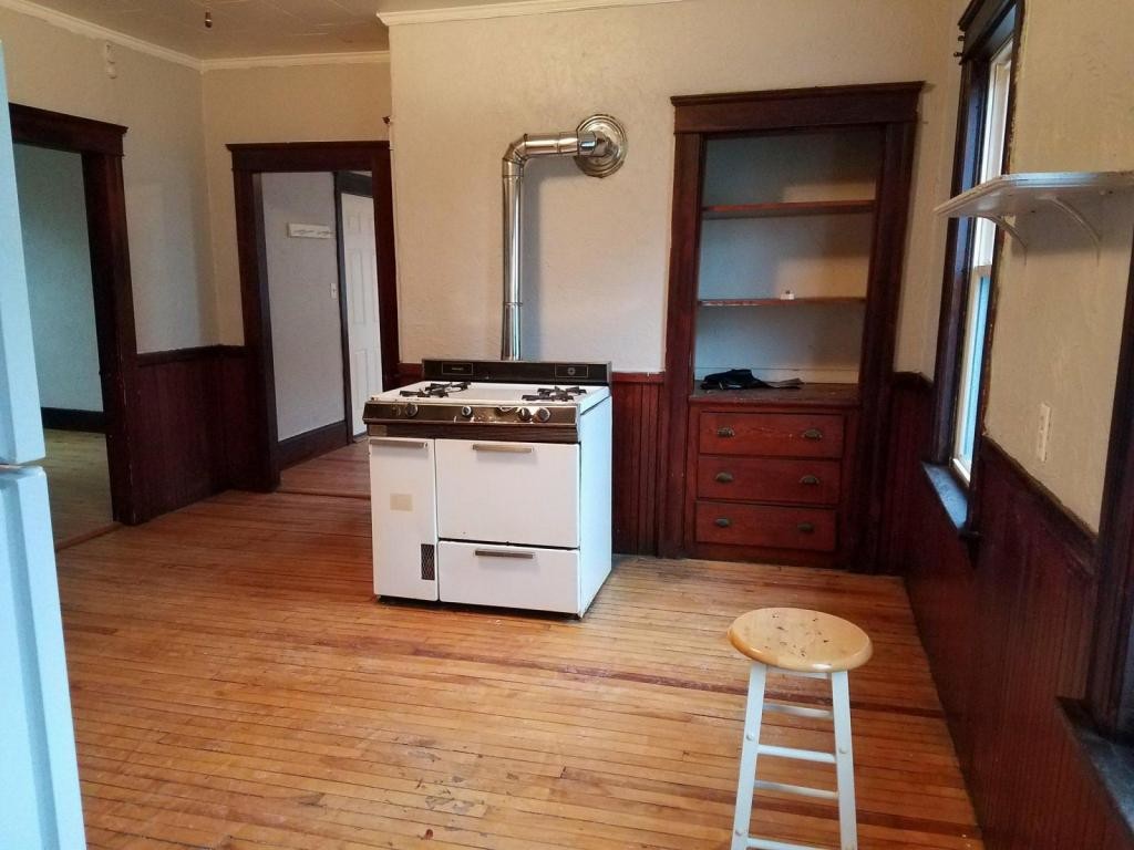Primary Photo - 11 Diamond St