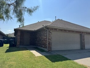 Building Photo - 15012 Kyle Dr