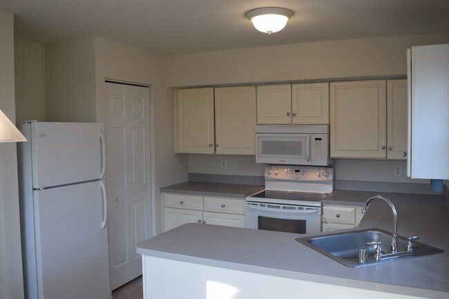 Building Photo - 75 Paladin Dr
