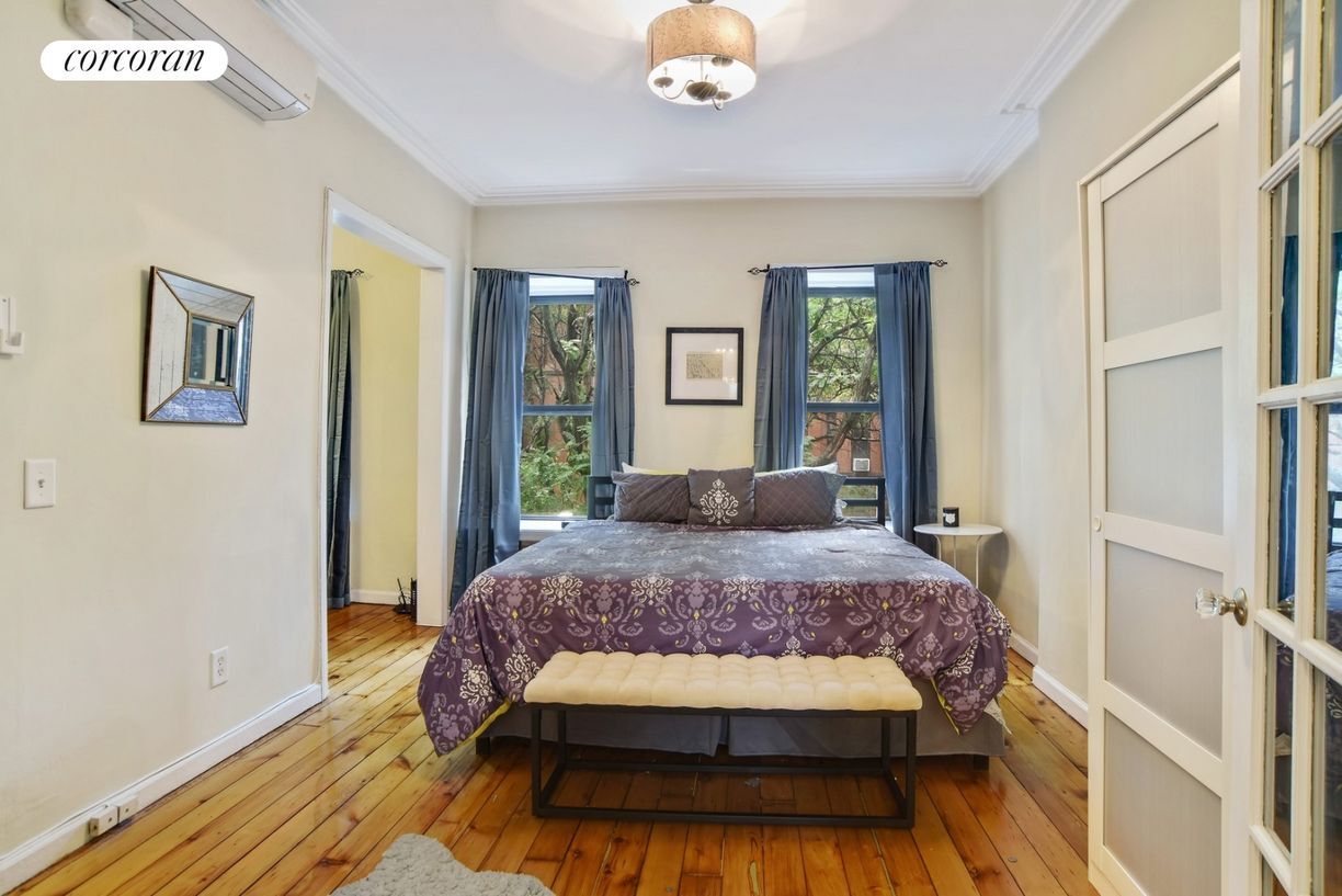 Primary Photo - 127 St Marks Pl