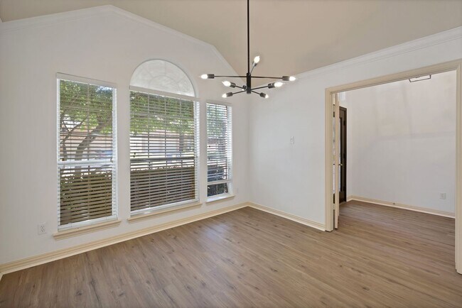 Foto del edificio - 5516 Broken Bend Dr