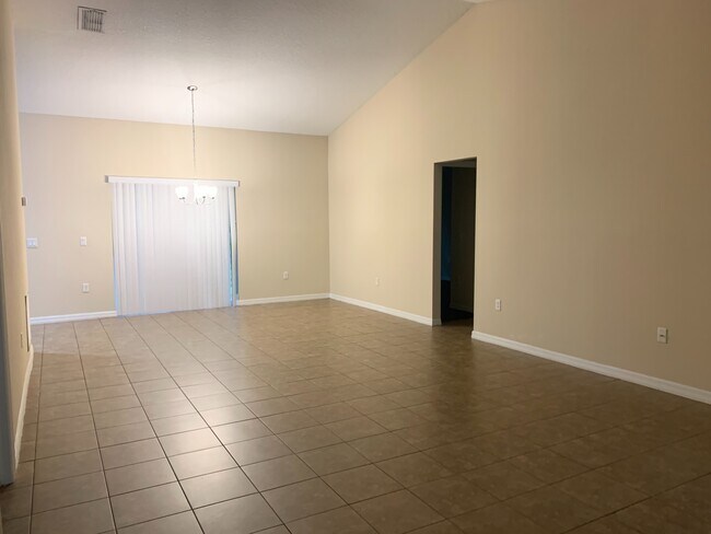 Photo - MOVE IN SPECIAL- Nice 3 bedroom 2 bath dup... House