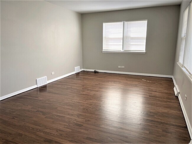 Building Photo - 10 S Wright St