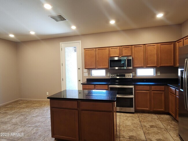 Foto del edificio - 5220 S 16th Pl