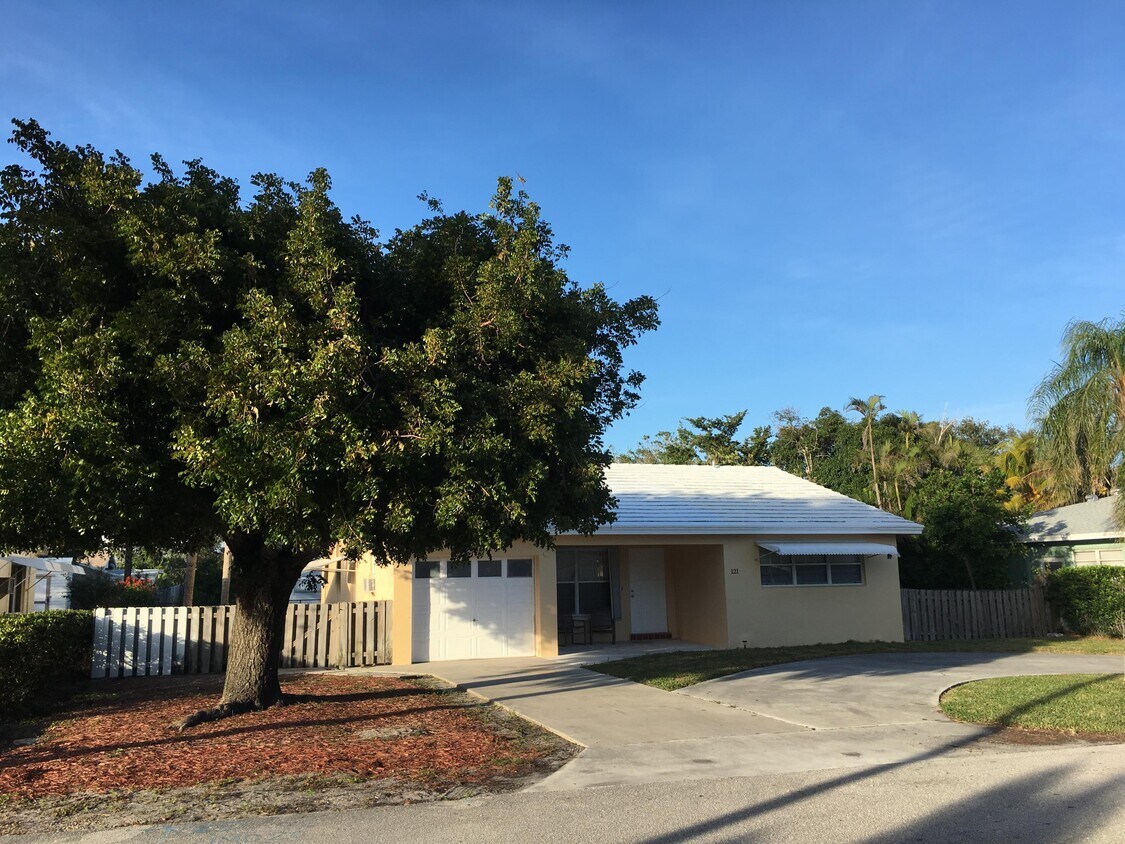 121 Milton St, Lantana, FL 33462 House for Rent in Lantana, FL