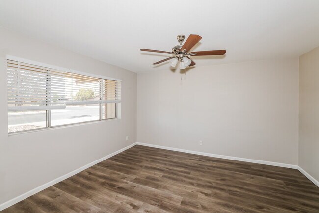 Foto del edificio - 3055 E Garnet Ave