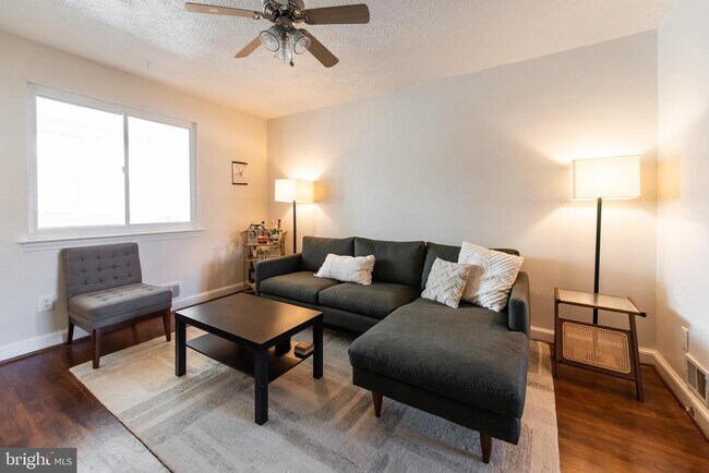 Building Photo - 166 Wesmond Dr
