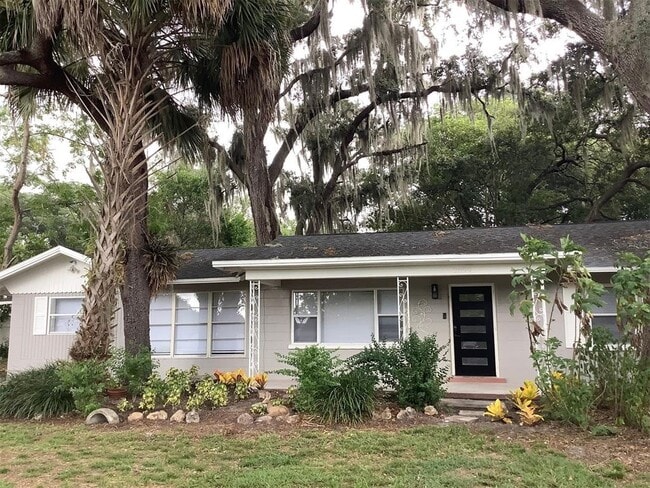 Building Photo - 2899 E Crooked Lake Dr