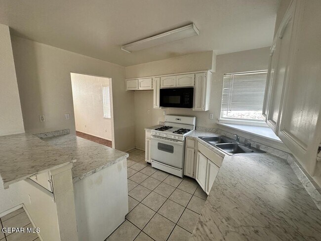 Building Photo - 1411 Luz De Camino Way