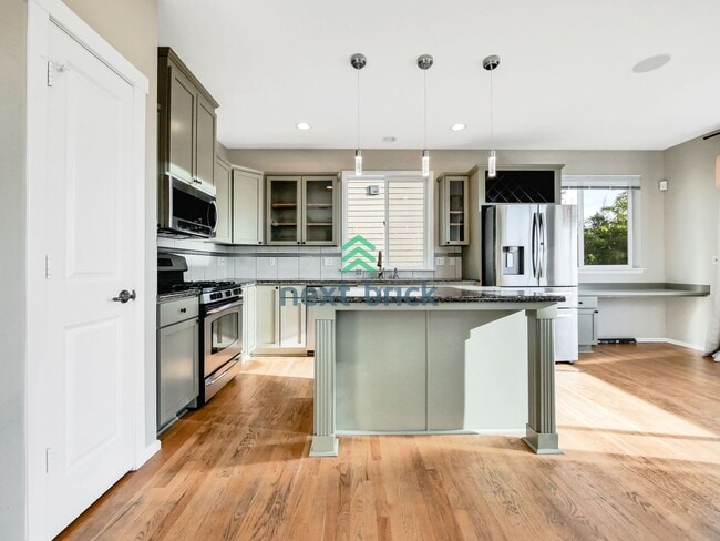 Foto del edificio - 5 Bed and 3.5 Bath Single-family Home is A...
